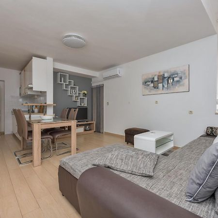 Apartmani Mona Макарска Экстерьер фото