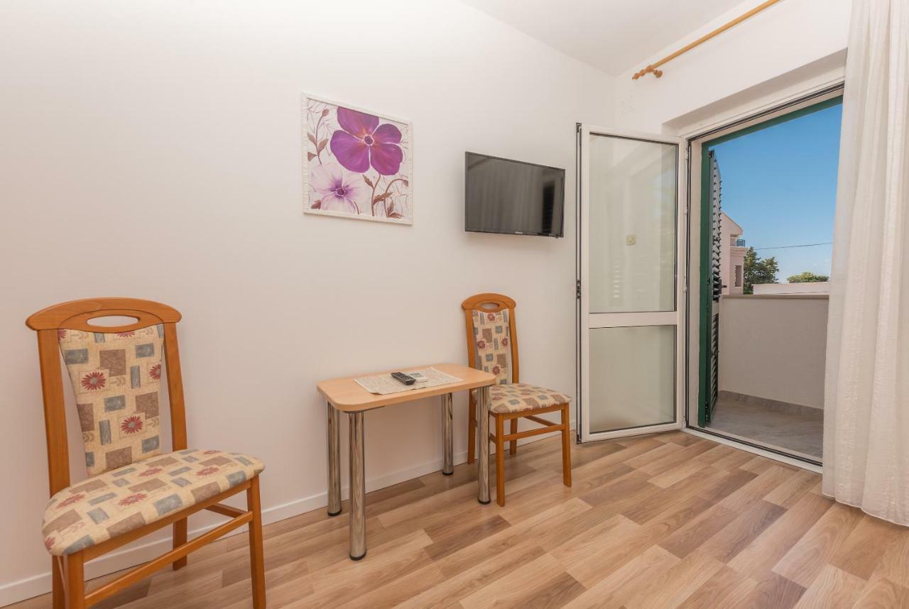 Apartmani Mona Макарска Экстерьер фото