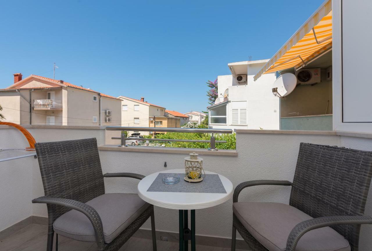 Apartmani Mona Макарска Экстерьер фото