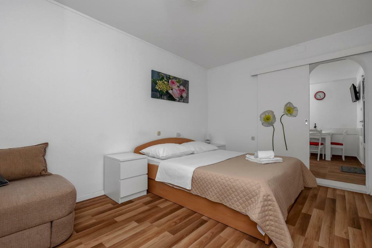 Apartmani Mona Макарска Экстерьер фото