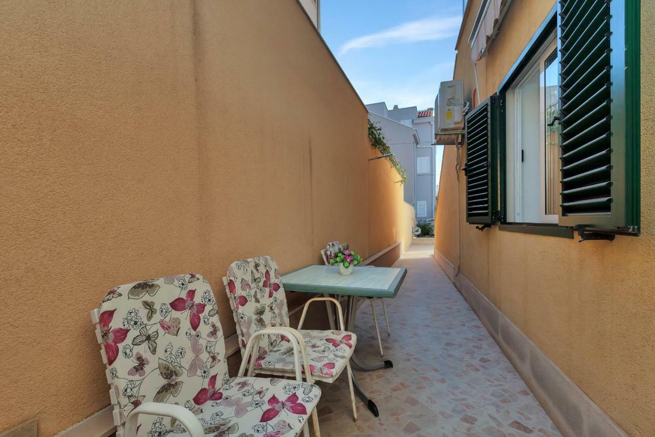 Apartmani Mona Макарска Экстерьер фото