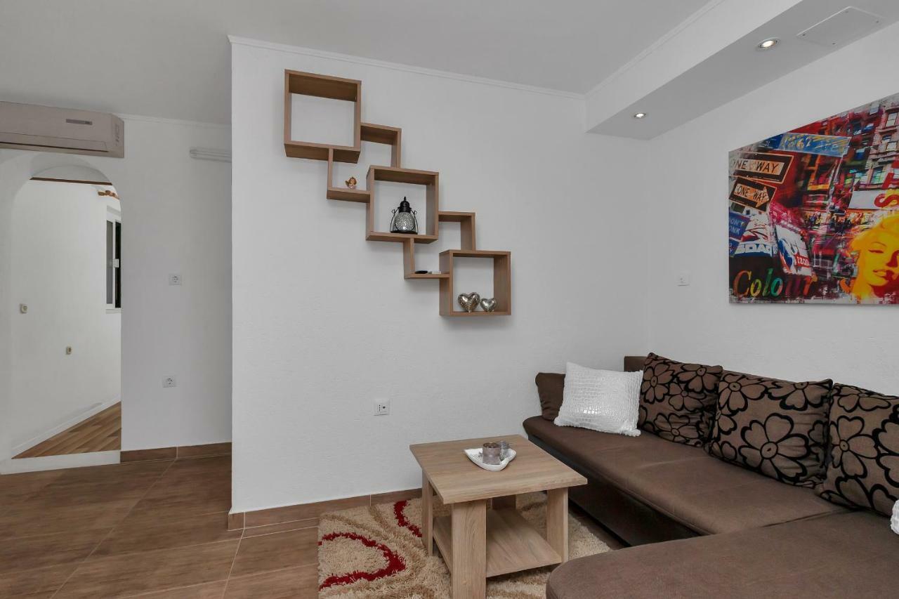 Apartmani Mona Макарска Экстерьер фото