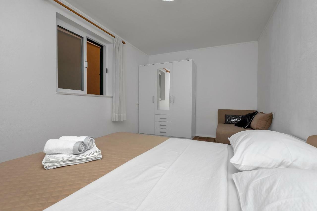 Apartmani Mona Макарска Экстерьер фото