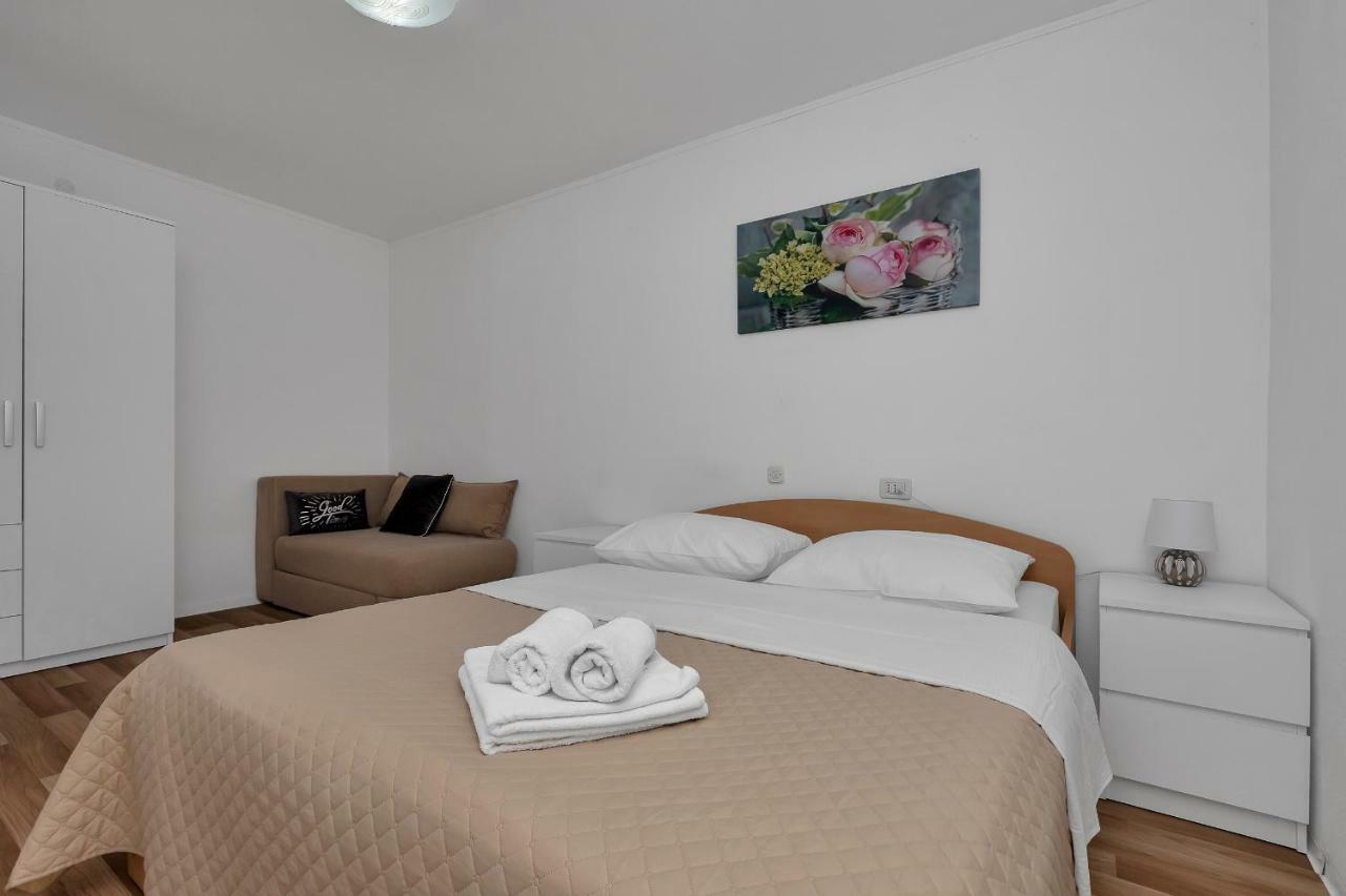 Apartmani Mona Макарска Экстерьер фото