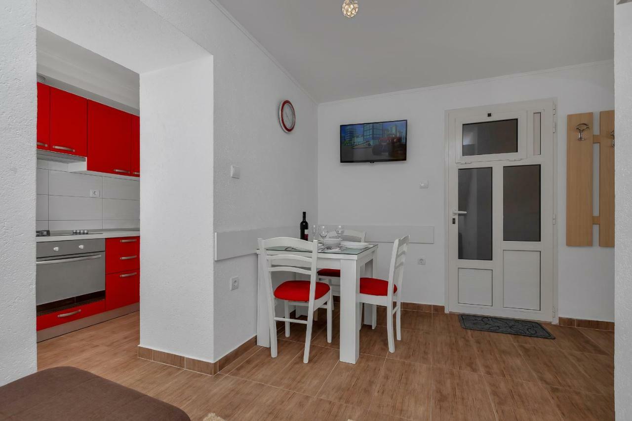 Apartmani Mona Макарска Экстерьер фото