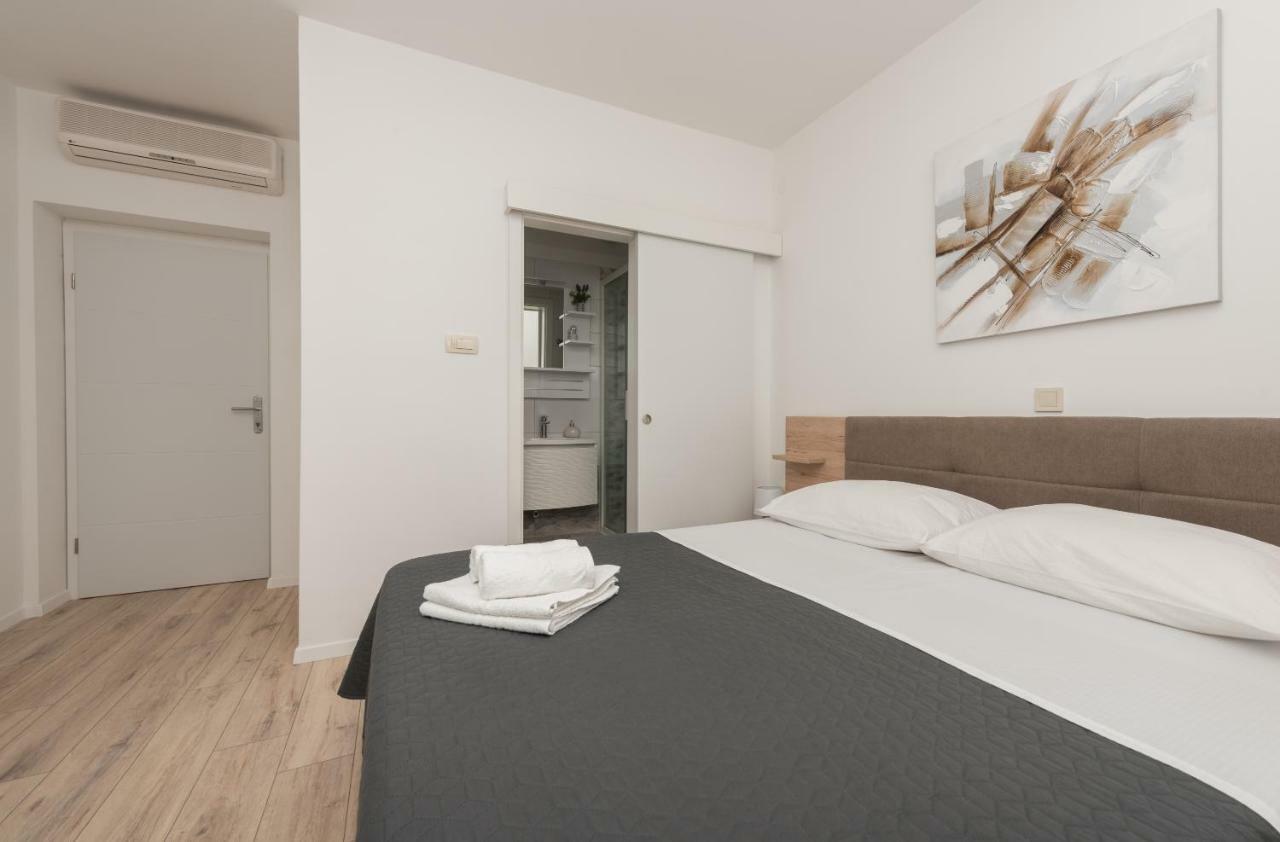 Apartmani Mona Макарска Экстерьер фото