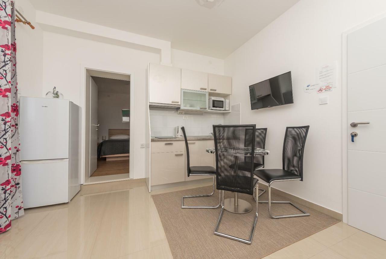 Apartmani Mona Макарска Экстерьер фото