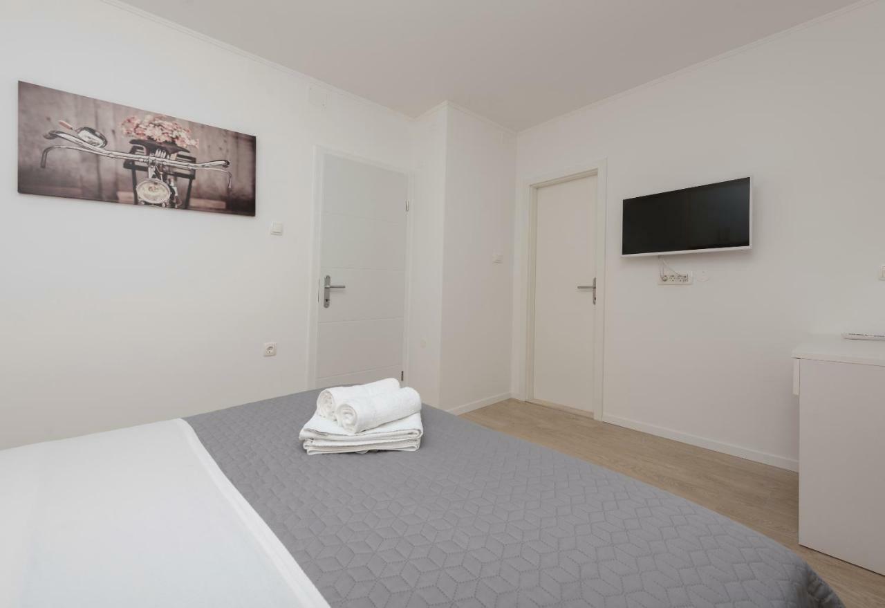 Apartmani Mona Макарска Экстерьер фото