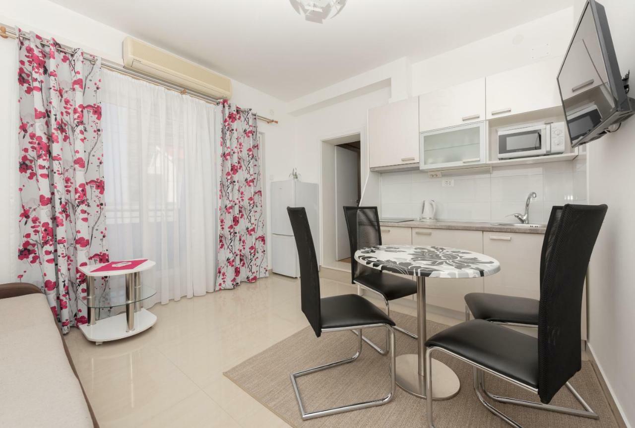 Apartmani Mona Макарска Экстерьер фото