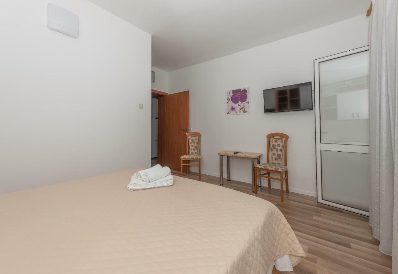 Apartmani Mona Макарска Экстерьер фото