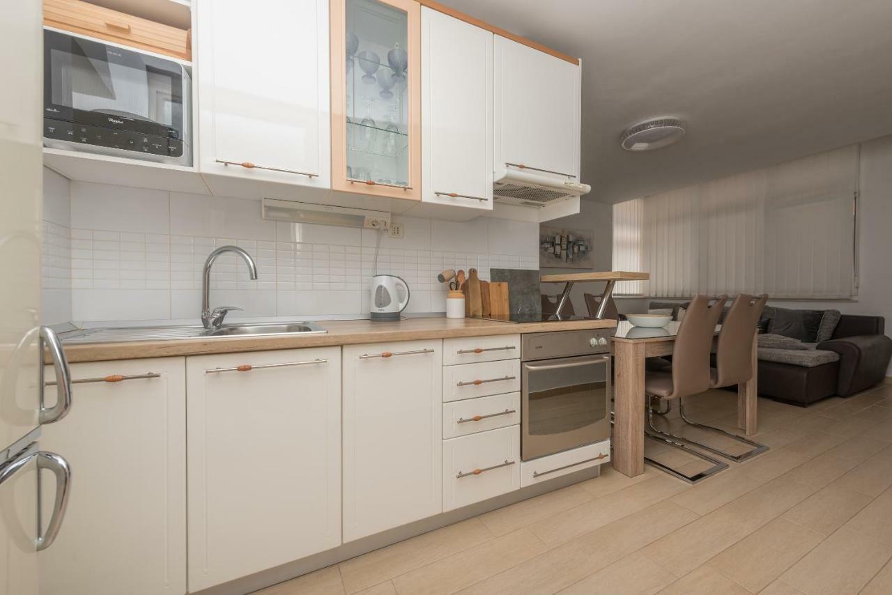 Apartmani Mona Макарска Экстерьер фото