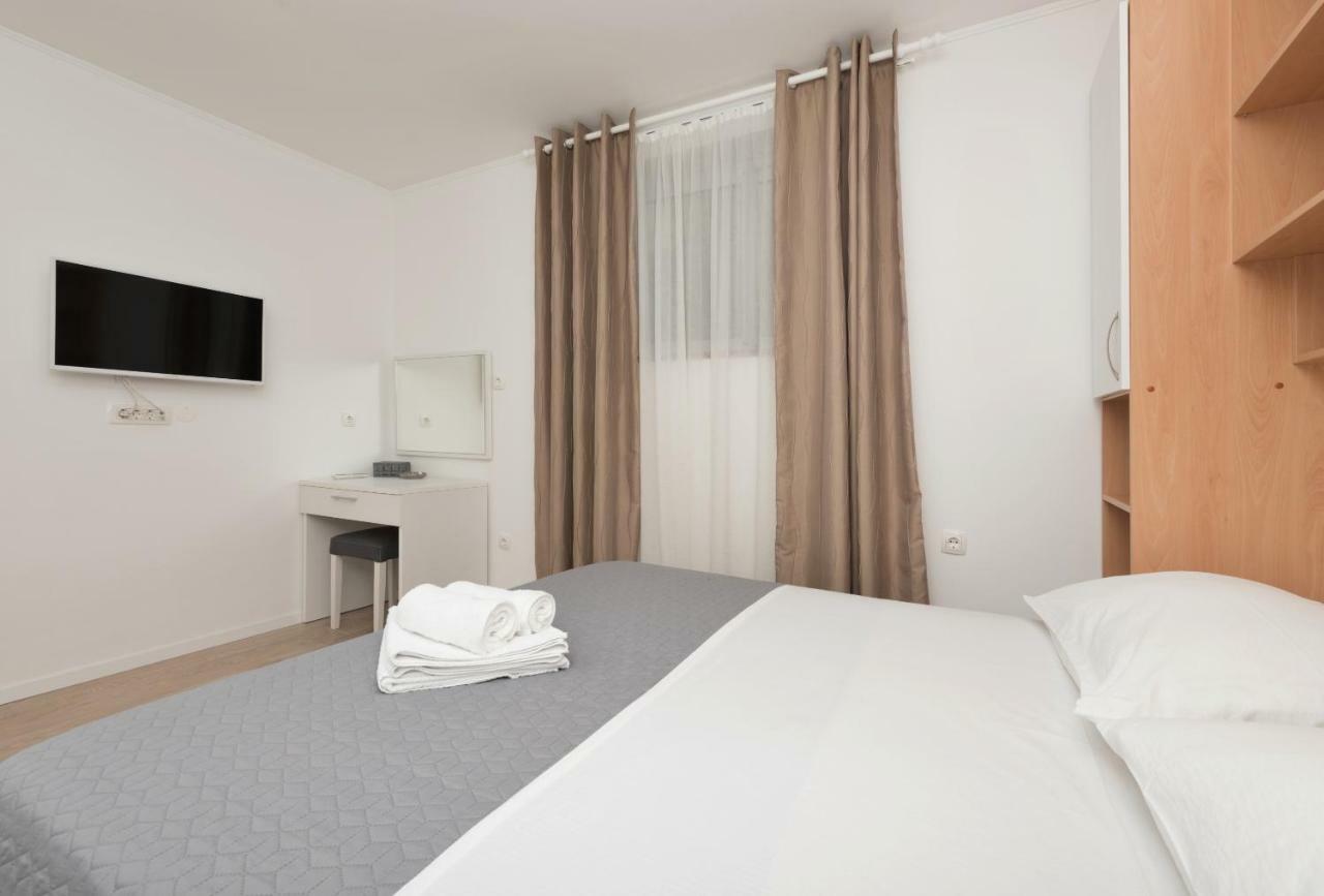 Apartmani Mona Макарска Экстерьер фото