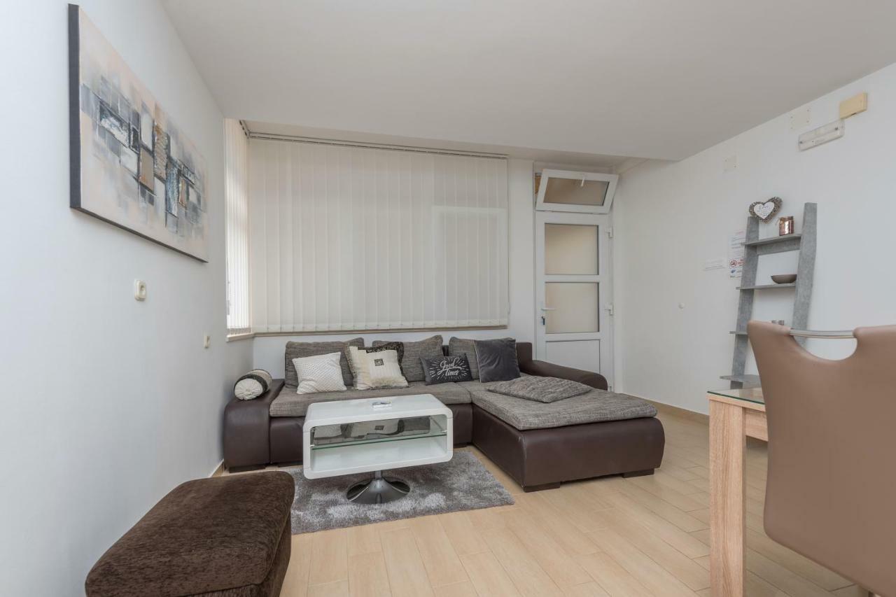 Apartmani Mona Макарска Экстерьер фото