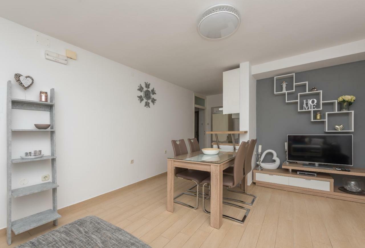 Apartmani Mona Макарска Экстерьер фото