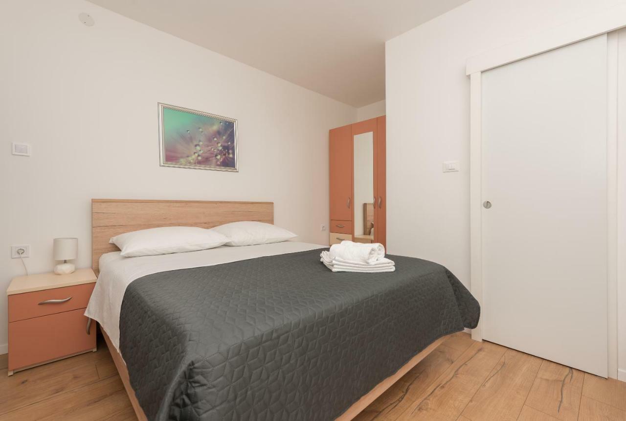 Apartmani Mona Макарска Экстерьер фото